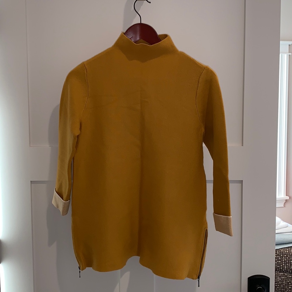 Tahari • sweater